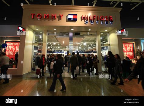 Tommy Hilfiger Outlet Store .